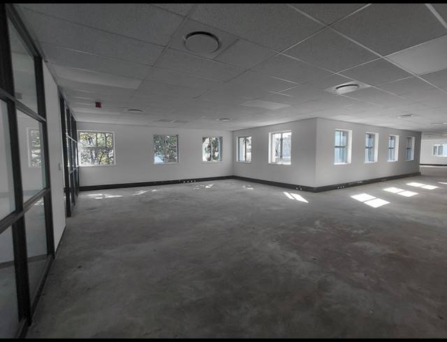 1,014M² OFFICE TO LET IN BRYANSTON